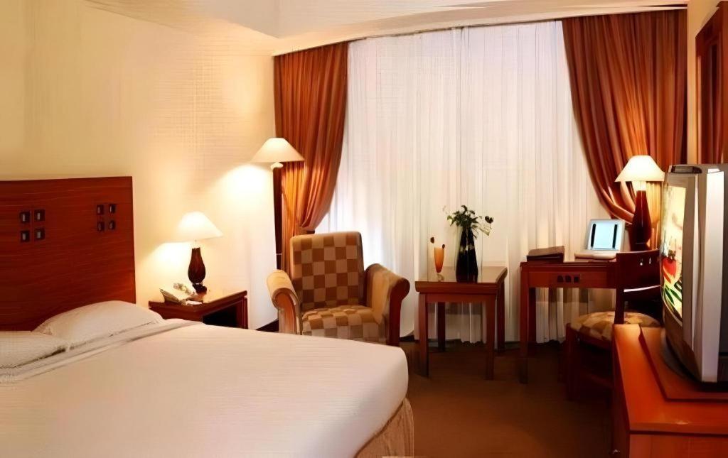 Oasis Amir Hotel Jacarta Exterior foto